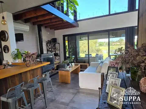 Casa 5 ambientes con 3 baños