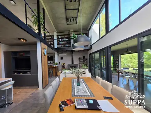 Casa en Venta con 2 cocheras
