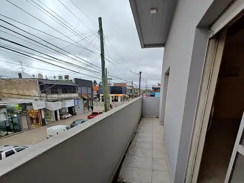 Salon en planta alta en alquiler en centro de G. de Laferrere