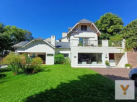Casa en venta - 4 Dormitorios 4 Baños - San Isidro