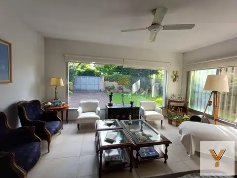 Casa en venta - 4 Dormitorios 4 Baños - San Isidro
