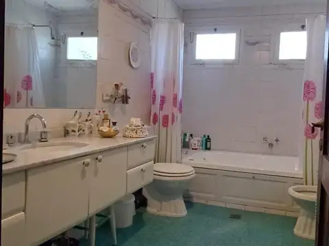 Casa en Venta en Barrio Hipico, USD 620.000