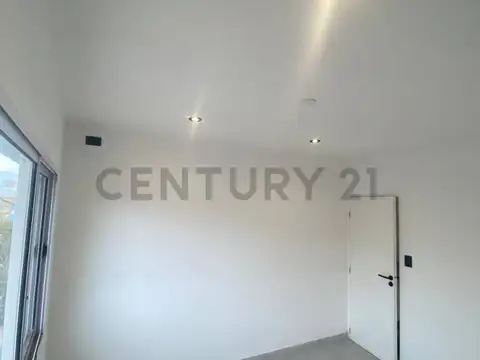 Casa en Venta en Barrio Jardín Luzuriaga, USD 55.000
