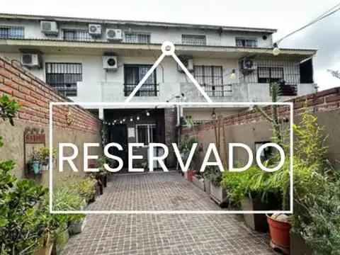 TRIPLEX en Caseros - 4 AMBIENTES - QUINCHO - COCHERAS -PATIO AMPLIO - APTO CREDITO