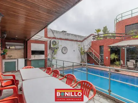 Casa 5 ambientes con 4 baños