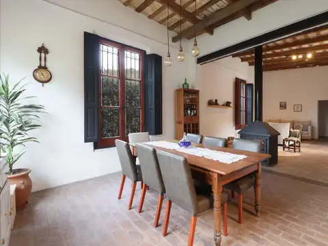 CASA 4 AMBIENTES REFACCIONADA CON PILETA PARQUE 