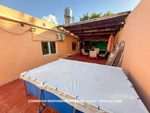 Casa 4 ambientes con 2 baños