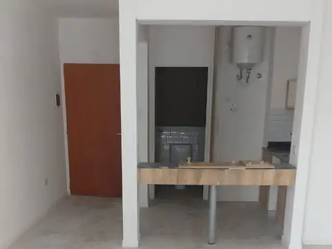 MONOAMBIENTE CON COCHERA EN VENTA EN BARRIO BARRACAS.