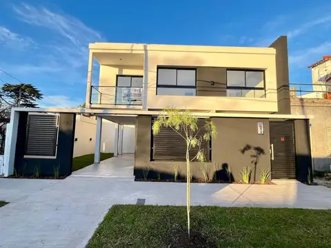 CASA MINIMALISTA RECLADA A NUEVO
