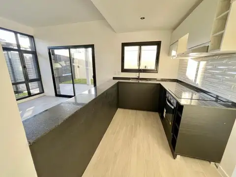 Casa 3 ambientes con 3 baños