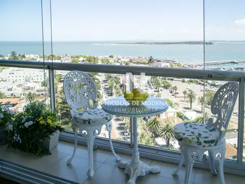 Apartamento de 3 dormitorios a la venta, a pasos del mar en Peninsula, Punta del Este