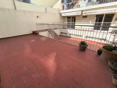 HERMOSO DEPTO CON GRAN PATIO AL CONTRAFRENTE