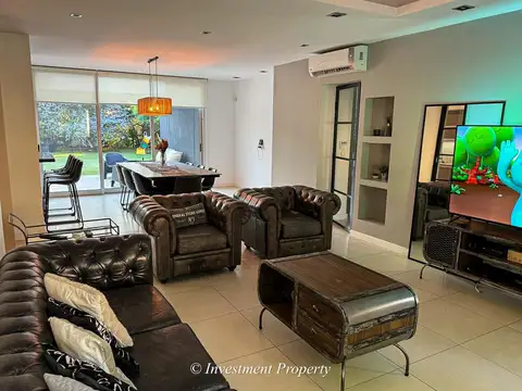 Casa en Venta con 2 cocheras