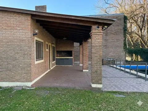 Casa 2 ambientes con 1 baño