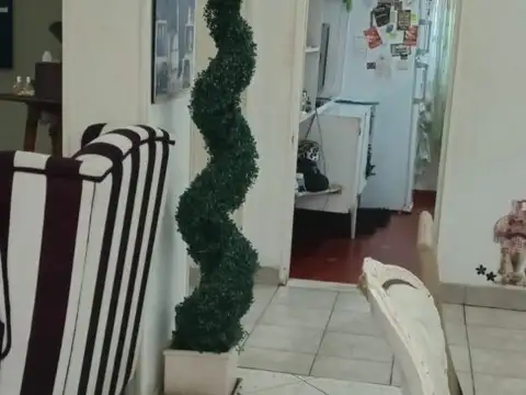 Avenida Díaz Vélez 1000, Piso 1