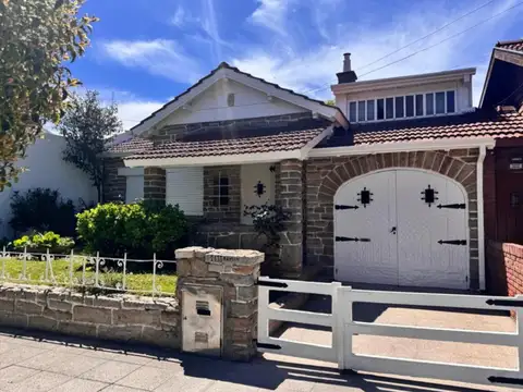 Casa en alquiler - 5 Dormitorios 1 Baño - Mar del Plata