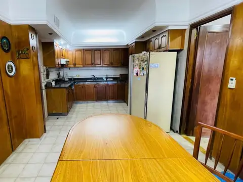 Casa en Venta con 4 cocheras
