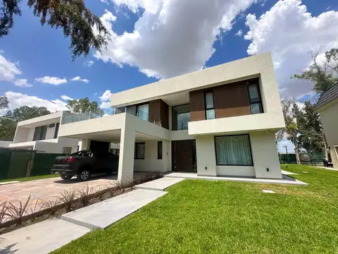 Casa en Venta en Saint Thomas, Countries y Barrios Cerrados en Esteban Echeverria