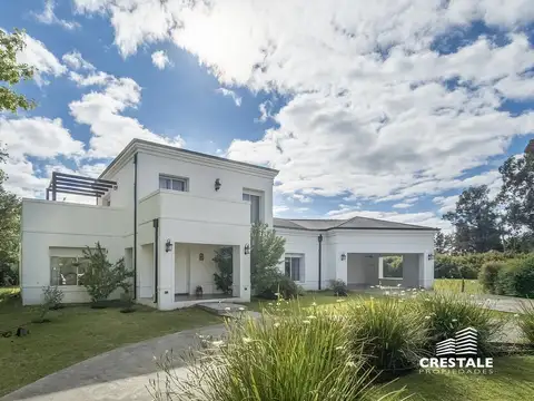 Casa en Venta con 2 cocheras