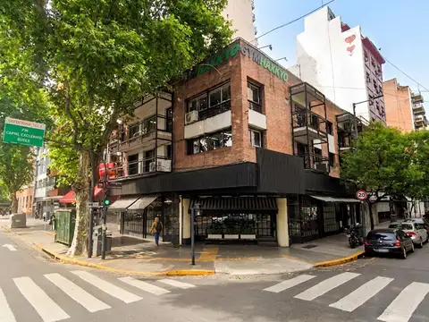 Importante local sobre Av. Santa Fé y Darregueyra