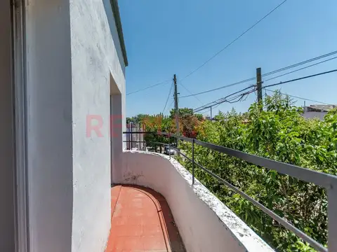 VENTA PH ENTRADA INDEPENDIENTE FLORES CON PATIO