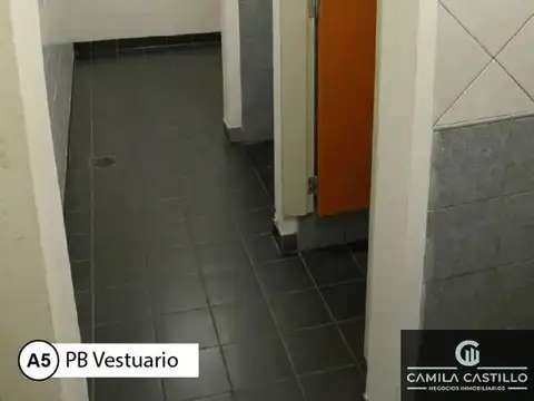 Edificio de oficinas y depósito en alquiler de 1350m2 ubicado en Flores