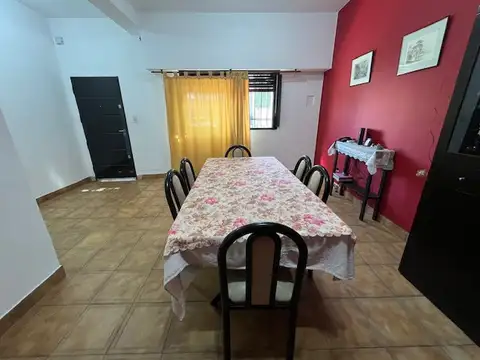 Casa 5 ambientes con 2 baños