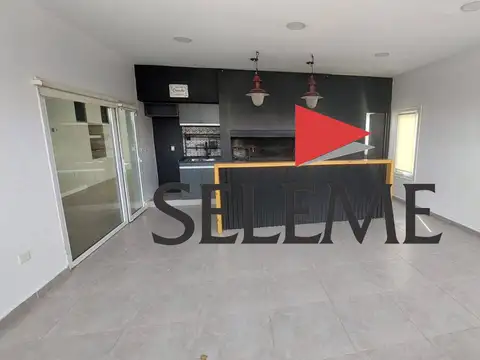 Casa en Alquiler con 2 cocheras