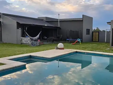 Casa 5 ambientes con 2 baños