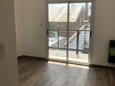 DEPTO DE UN DORMI, AMPLIOS AMBIENTES, EXCELENTE UBICACIÓN