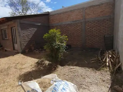 Casa 3 ambientes con 1 baño