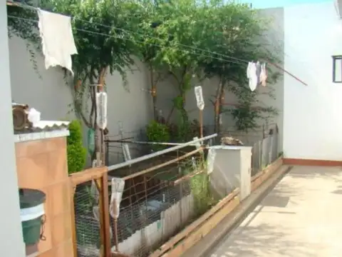 Casa 4 ambientes con 1 baño