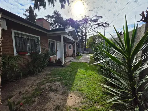 Casa 4 Ambientes con Galeria, Parque y pileta en Benavidez.