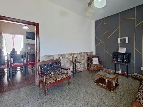 Casa 4 ambientes con 2 baños