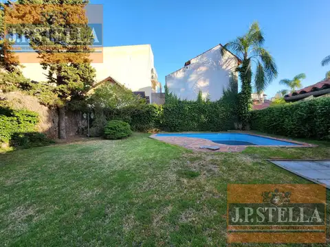 Chalet 6 Amb. C/ Parque y Pileta 250 m² Cub. Lote 698 m² - ALQUILER solo USO COMERCIAL- Ramos Mejia
