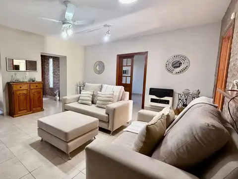 VENTA CASA 3 DORMITORIOS CAPITAN BERMUDEZ COCHERA