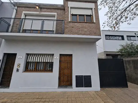 Casa Multifamiliar y Lindo Galpón, Sobre Lote de 400 m² Apto Credito! Venta en Block!