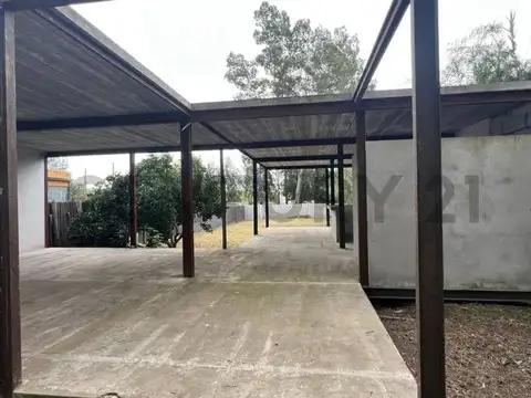 Casa 4 ambientes con 2 baños