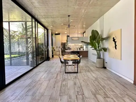 Casa en Alquiler con 1 cochera