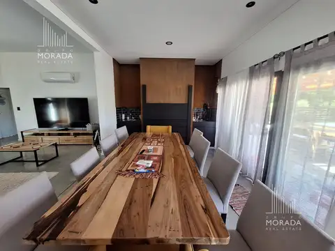 Casa en Venta con 4 cocheras