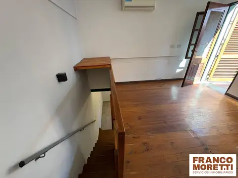 PH en excelente estado - Sin expensas - en alquiler de 2 ambientes con parrilla en Villa Luro
