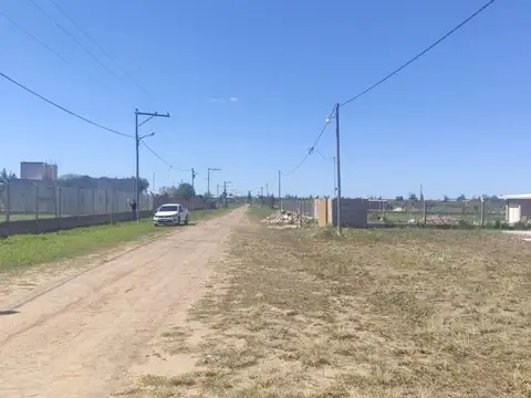 SE VENDE en Bº La Emilia Pto Tirol. Terreno 60x70
