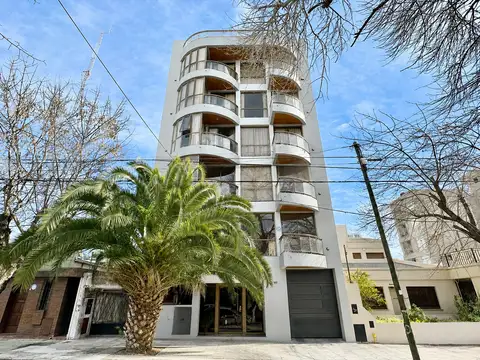 Departamento de 2 dormitorios con cochera en alquiler en La Plata sobre Calle 39 [Cod: 4]