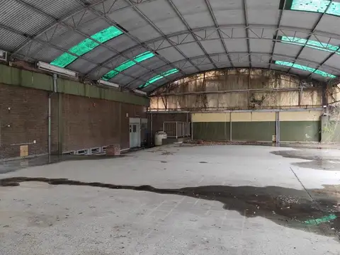 *EDIFICIO APTO COMERCIAL/ PROFESIONAL EN P.B + 2 PISOS *SOBRE LOTE DE 40,34 X 41,40