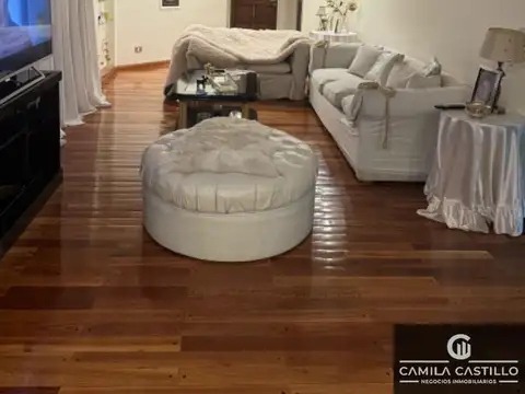 Casa 5 ambientes con 4 baños
