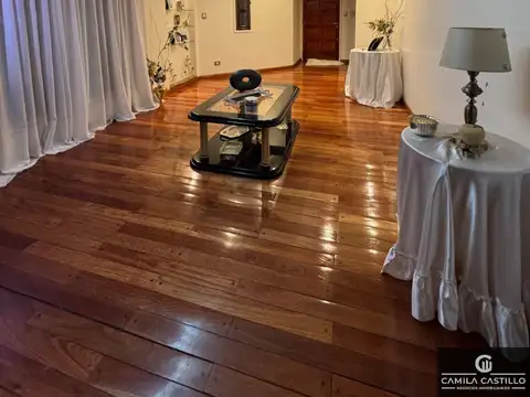 EXCELENTE CASA – 5 AMB – ¡ TERRAZA CON DECK Y PISCINA !