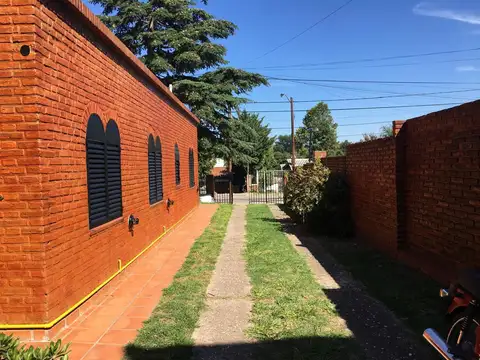 Casa en Venta con 6 cocheras