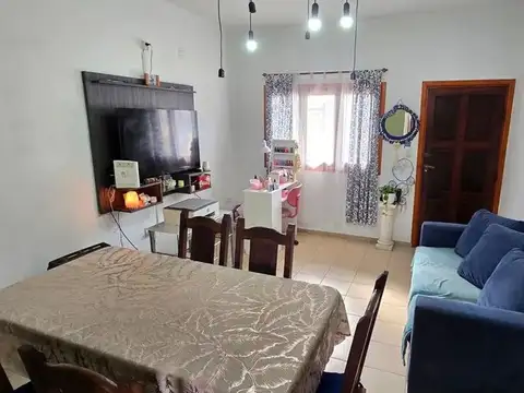 Depto Tipo Casa en Alquiler con 1 cocheras