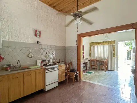 Casa 5 ambientes con 4 baños