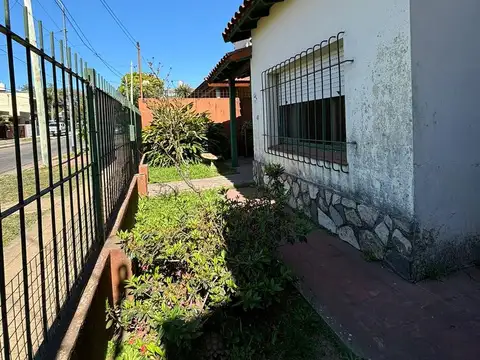 Casa Familiar 4 Ambientes – Excelente Ubicación – Apto Crédito